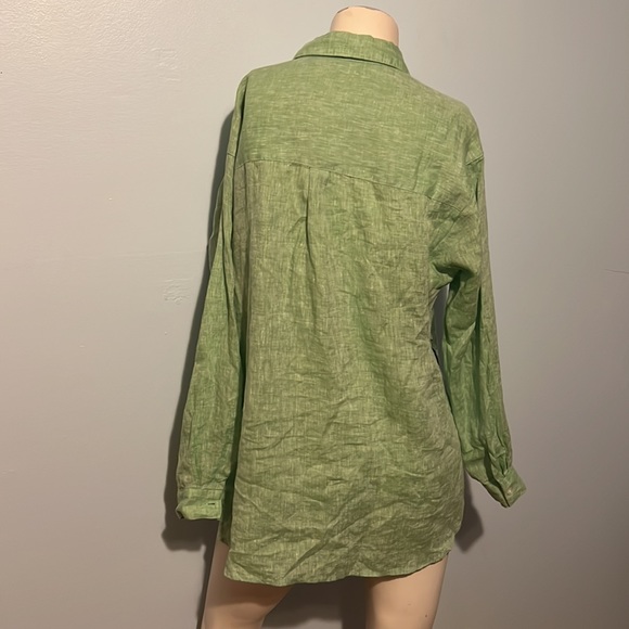 Fallon linen tunic. Half button placket. Button detail from side to hem. - Picture 4 of 6